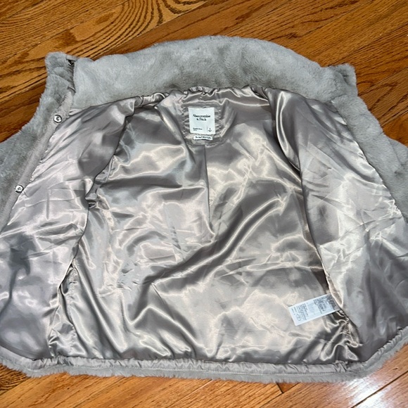 🔥🔥🔥Abercrombie & Fitch Grey Teddy The A&F Mini Puffer Jacket - Picture 5 of 10